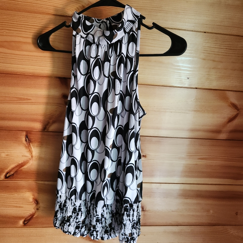 Essentials by Milano sleeveless shirt